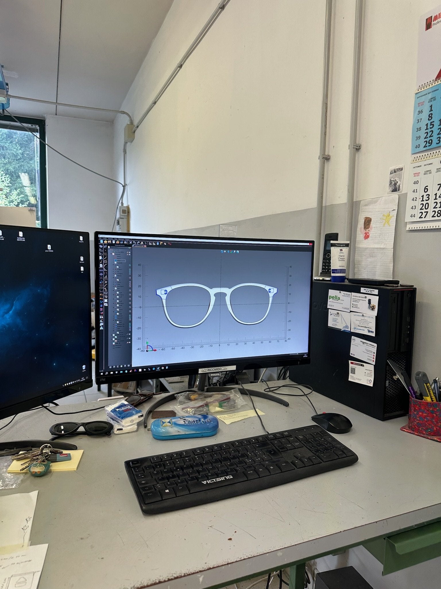Computer workstation displaying a CAD design of a Cubo Eyewear frame, showing the digital engineering process used in Italian production.