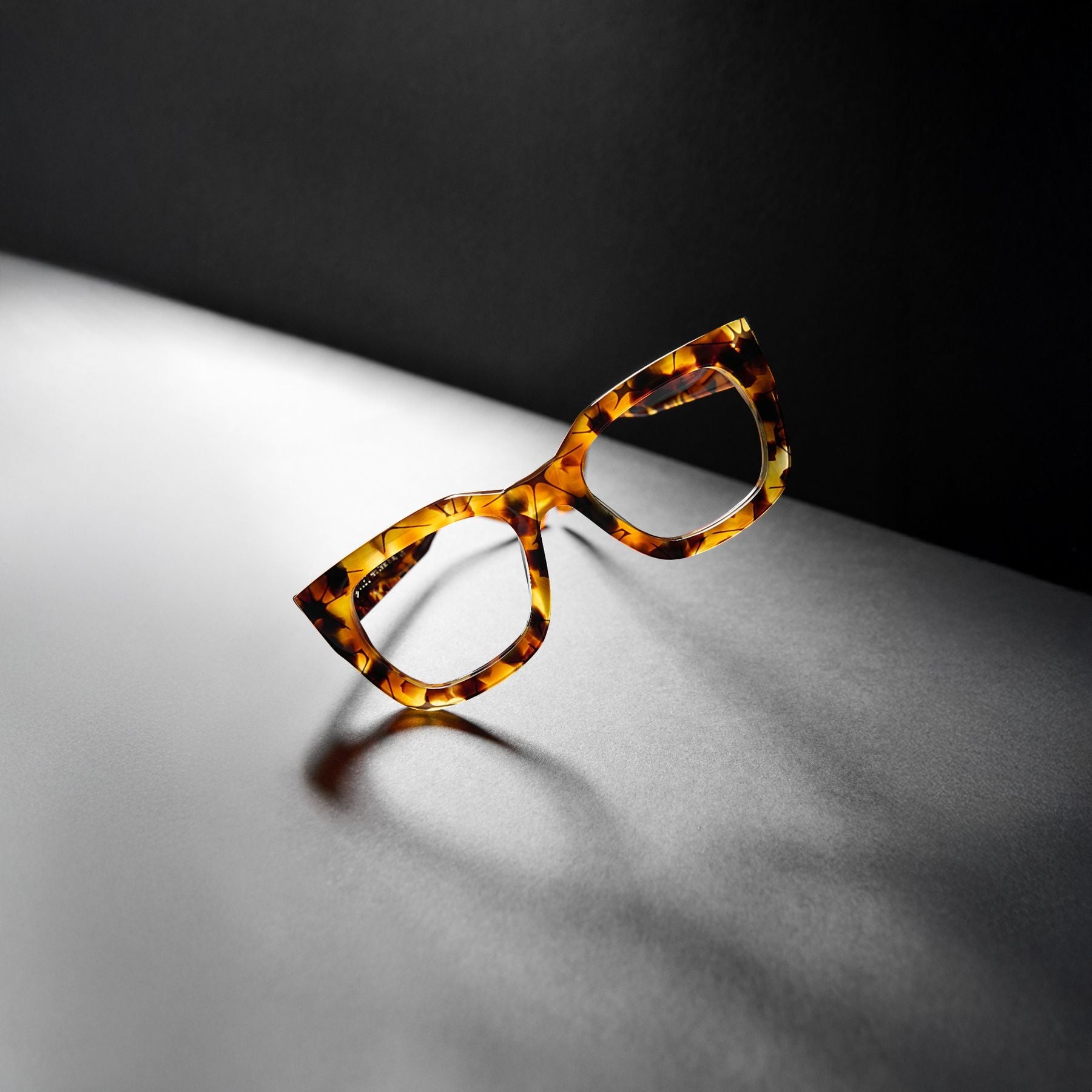 Cubo Eyewear Dee tortoiseshell frame displayed in a studio product shot, showcasing premium Italian acetate craftsmanship